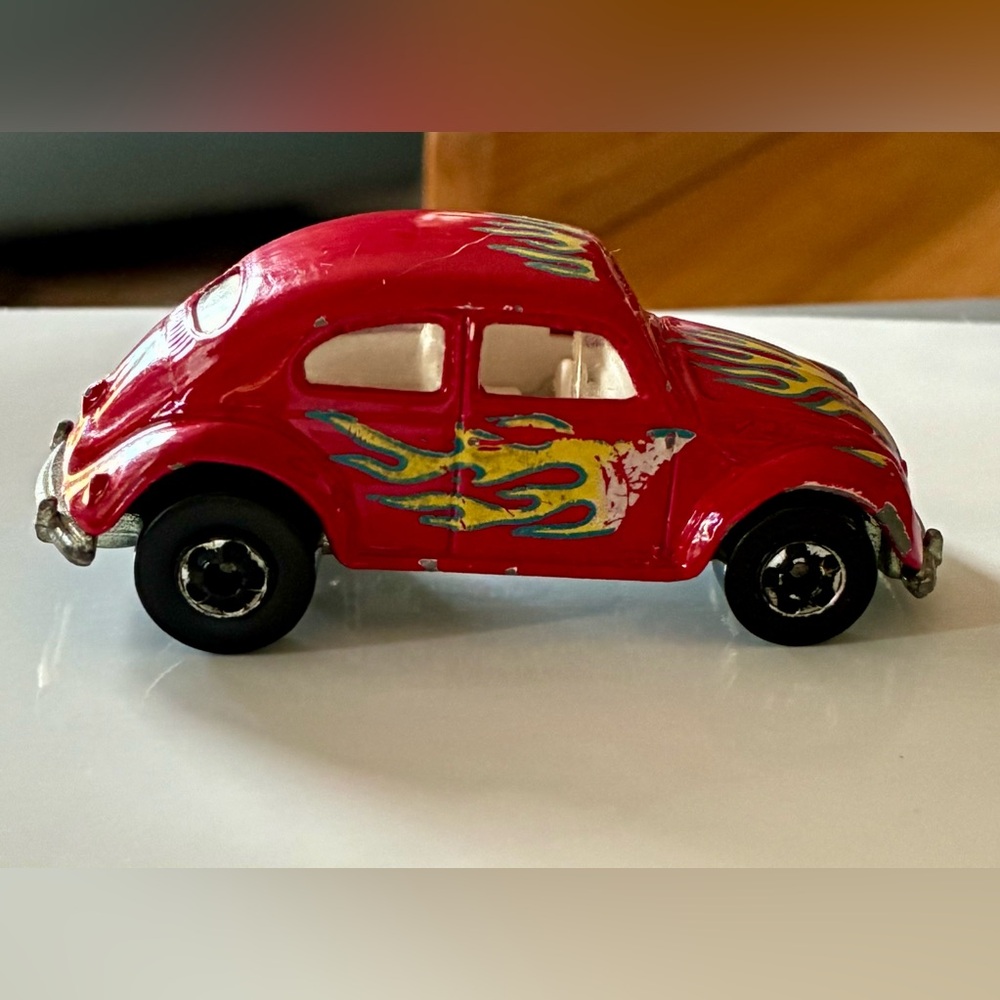 ๐ฅ Hot Wheels 1988 Cherry Red Hot Rod VW Beetle with Flame Design Vintage - Picture 3 of 6